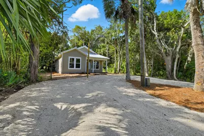 114 8th St, Apalachicola, FL 32320 - Photo 3