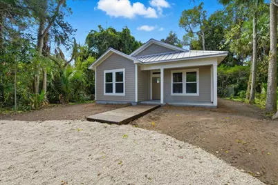 114 8th St, Apalachicola, FL 32320 - Photo 1