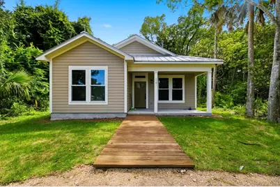 114 8th St, Apalachicola, FL 32320 - Photo 1