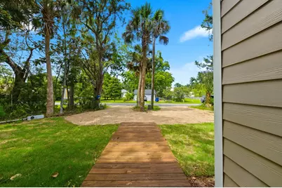 114 8th St, Apalachicola, FL 32320 - Photo 3