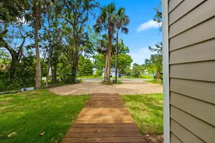 114 8th St, Apalachicola, FL 32320 - Photo 3