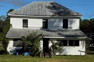 303 SE Ave B, Carrabelle, FL 32322 - Photo 9