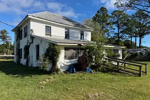 303 SE Ave B, Carrabelle, FL 32322 - Photo 7