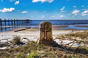 223 N Bayshore Dr, Eastpoint, FL 32328 - Photo 9