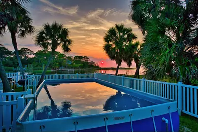 509 W Sawyer St, Saint George Island, FL 32328 - Photo 9