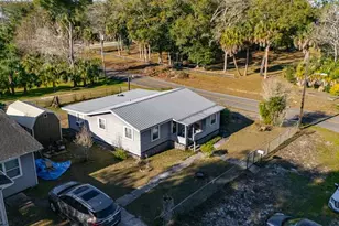214 4th St, Apalachicola, FL 32320 - Photo 1
