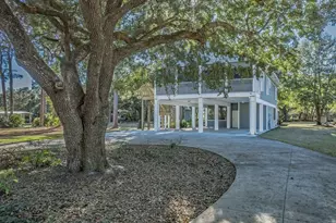 140 Craig St, Carrabelle, FL 32322 - Photo 1