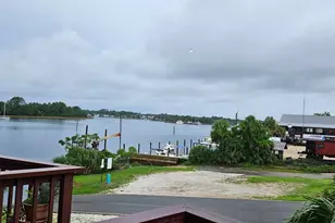 401 St James Ave, Carrabelle, FL 32322 - Photo 3