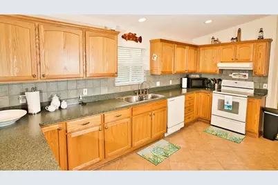 848 W Bay Shore Dr, Saint George Island, FL 32328 - Photo 17