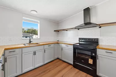 44 Jefferson St, Eastpoint, FL 32328 - Photo 21