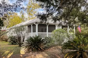 121 5th St, Apalachicola, FL 32320 - Photo 7