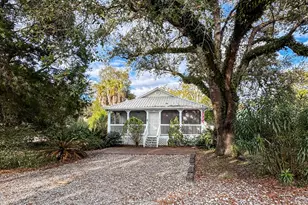 121 5th St, Apalachicola, FL 32320 - Photo 5