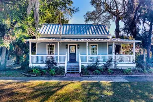 92 Avenue E, Apalachicola, FL 32320 - Photo 1