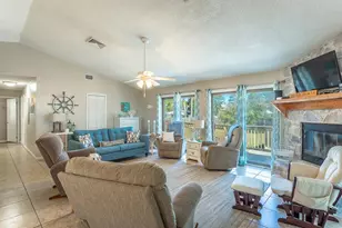 10 6th St, Eastpoint, FL 32328 - Photo 13