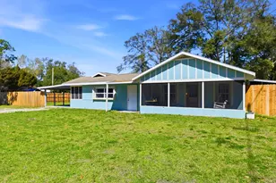 1012 N W Ave C, Carrabelle, FL 32322 - Photo 1