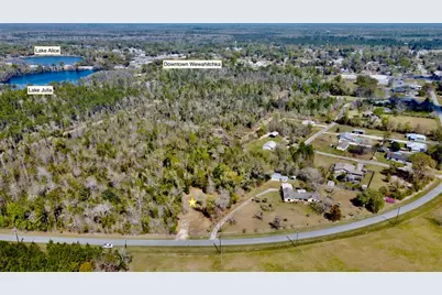 703 W River Rd, Wewahitchka, FL 32465 - Photo 1