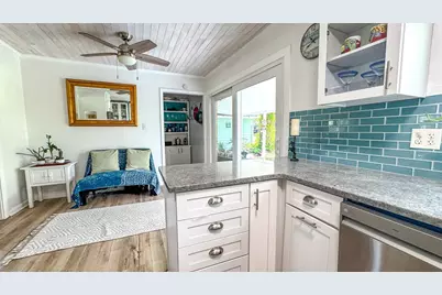 706 SE 7th St, Carrabelle, FL 32322 - Photo 9
