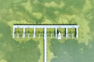 1639 Wayfarers Ct, Saint George Island, FL 32328 - Photo 3