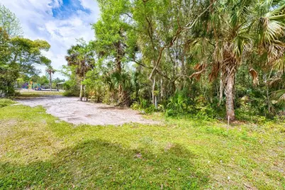 254 8th St, Apalachicola, FL 32320 - Photo 11