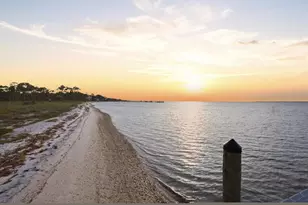 1637 Wayfarers Ct, Saint George Island, FL 32328 - Photo 3