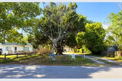 521 9th St, Port Saint Joe, FL 32456 - Photo 3