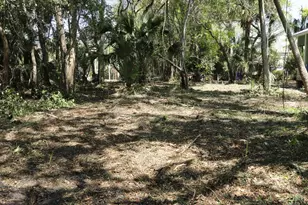 257 7th St, Apalachicola, FL 32320 - Photo 1