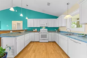 833 W Bay Shore Dr, Saint George Island, FL 32328 - Photo 21