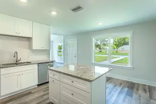 215 15th St, Apalachicola, FL 32320 - Photo 9