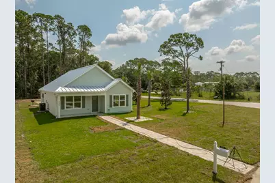 215 15th St, Apalachicola, FL 32320 - Photo 1