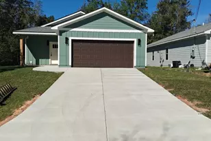169 Parker St, Wewahitchka, FL 32465 - Photo 1