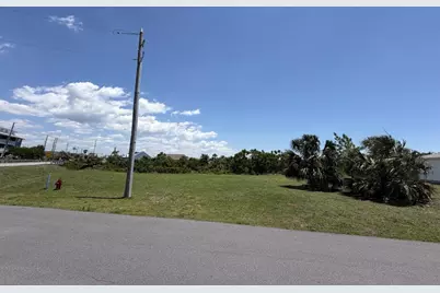 320 Hatley Dr, Mexico Beach, FL 32456 - Photo 17
