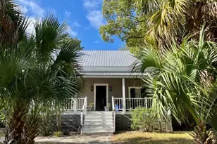 124 8th St, Apalachicola, FL 32320 - Photo 1