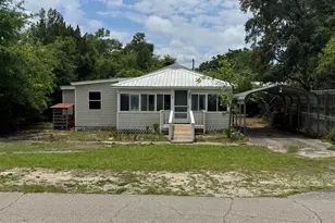 505 NW 3rd St, Carrabelle, FL 32322 - Photo 1