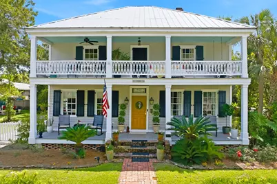 128 4th St, Apalachicola, FL 32320 - Photo 1