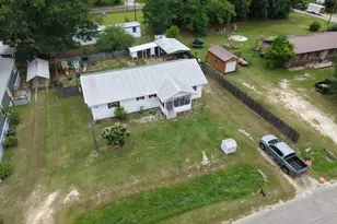 205 Riverview Dr, Wewahitchka, FL 32465 - Photo 5