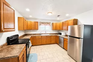 205 Riverview Dr, Wewahitchka, FL 32465 - Photo 5