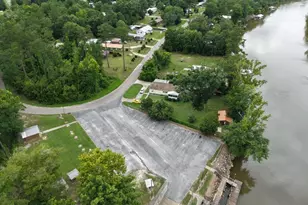 205 Riverview Dr, Wewahitchka, FL 32465 - Photo 3