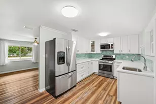 136 E Rogers St, Port Saint Joe, FL 32456 - Photo 9