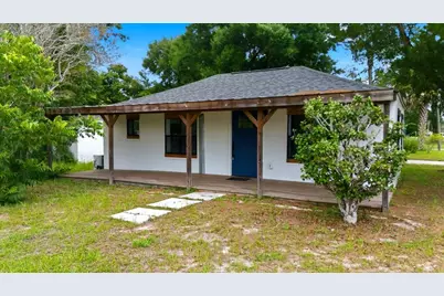 302 NW 9th St, Carrabelle, FL 32322 - Photo 1