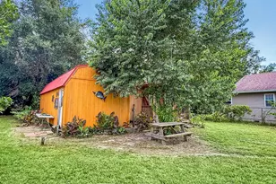 518 Chipola Ave, Wewahitchka, FL 32465 - Photo 17