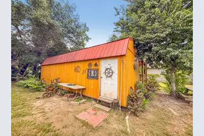 518 Chipola Ave, Wewahitchka, FL 32465 - Photo 3
