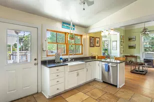 111 4th St, Apalachicola, FL 32320 - Photo 15