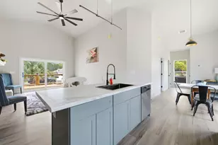 610 W 10th St, Carrabelle, FL 32322 - Photo 9