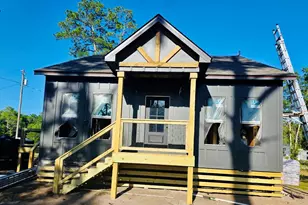 610 W 10th St, Carrabelle, FL 32322 - Photo 13