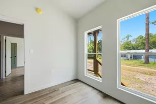 610 W 10th St, Carrabelle, FL 32322 - Photo 13