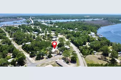 610 W 10th St, Carrabelle, FL 32322 - Photo 9
