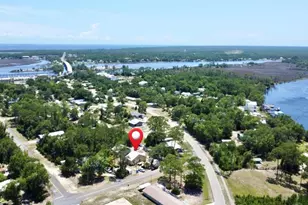 610 W 10th St, Carrabelle, FL 32322 - Photo 9