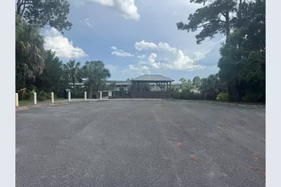 303 NW 12th St, Carrabelle, FL 32322 - Photo 5
