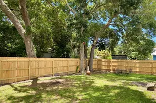 110 14th St, Apalachicola, FL 32320 - Photo 27
