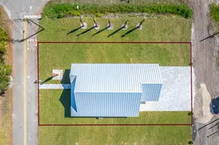 200 13th St, Apalachicola, FL 32320 - Photo 25